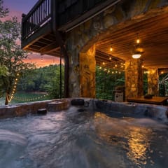 Lakeshore Lodge