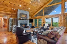 Honey Dipper Lodge - Image 2