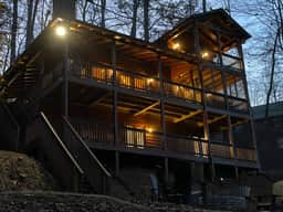 Riverside Cabin - Image 5