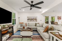 The Wine House •4 Wineries • Fenced Yard •Fire pit - Image 2