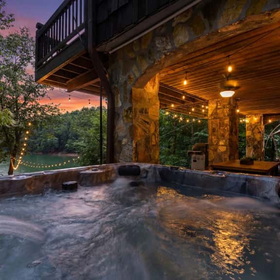 Lakeshore Lodge - Image 1