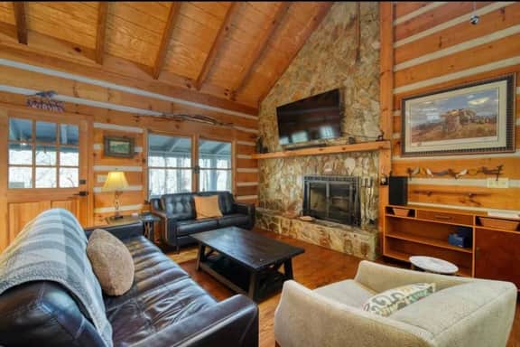 Campfire Cabin - Image 3