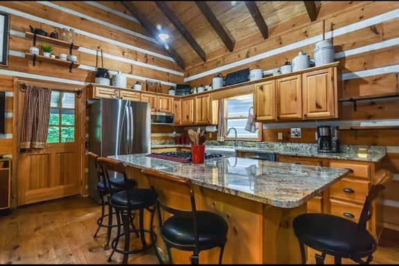 Campfire Cabin - Image 4