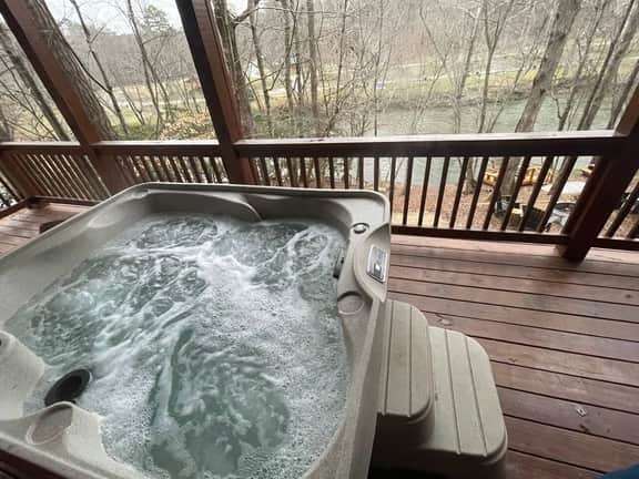 Riverside Cabin - Image 2