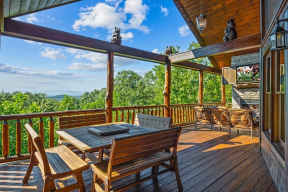 Honey Dipper Lodge - Image 1
